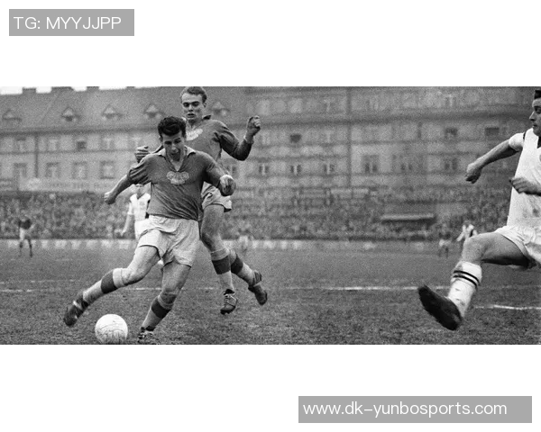 八十年代足球传奇球星回顾 他们如何塑造了现代足球的辉煌历程